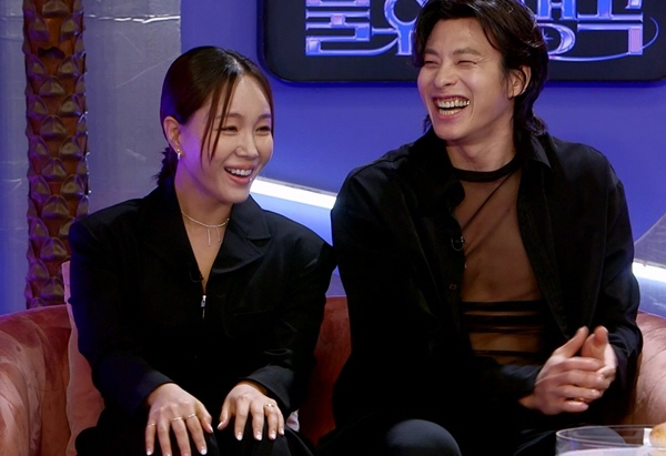 Lim Jung-hee ♥ Kim Hee-hyun, a newly married couple six years younger than her..There's a lot of trouble in the waiting room