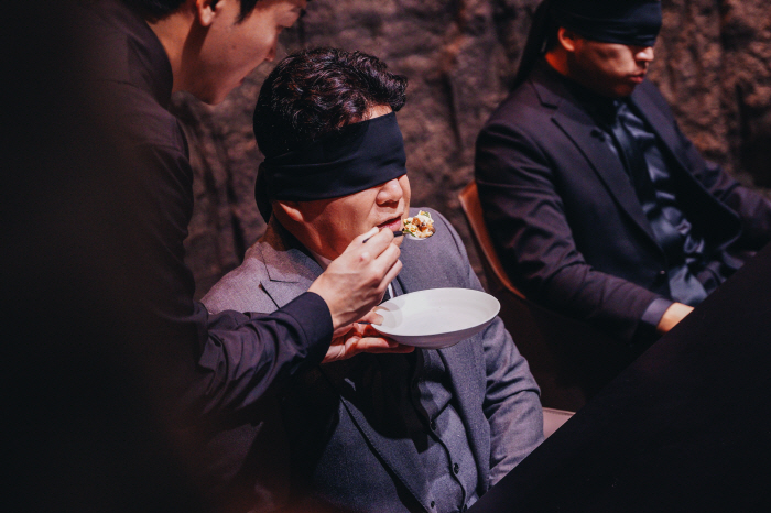 Did the Jongwon Baek with the eye patch work..Will it be a black and white chef