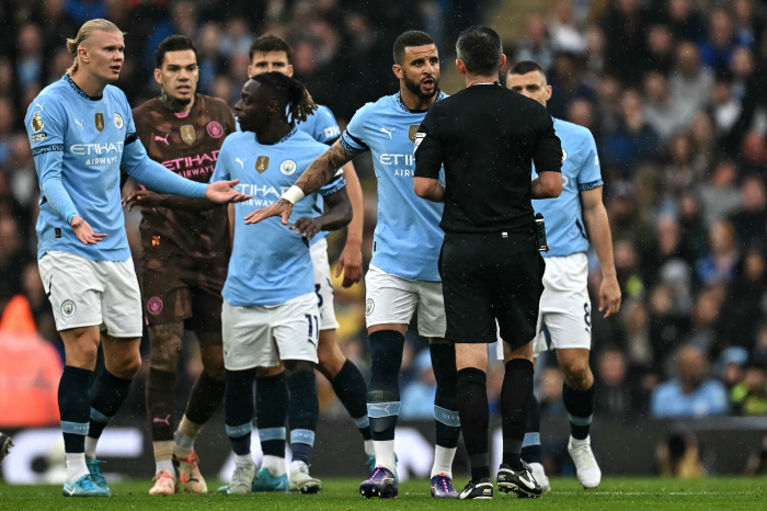 'Hit the opponent's larynx with the ball?' Manchester City-Arsnal match, which was like a dead-end drama, has begun the EPL championship war