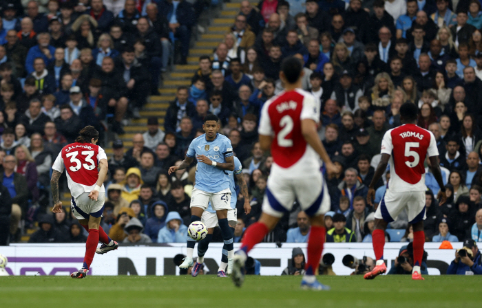 'Hit the opponent's larynx with the ball?' Manchester City-Arsnal match, which was like a dead-end drama, has begun the EPL championship war