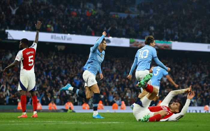 'Hit the opponent's larynx with the ball?' Manchester City-Arsnal match, which was like a dead-end drama, has begun the EPL championship war