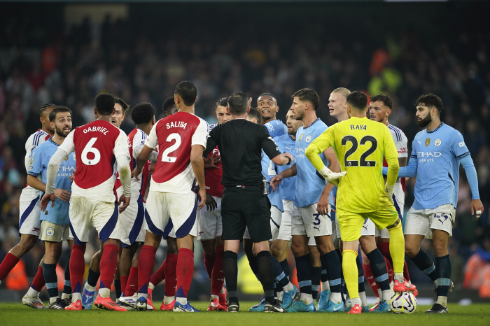 'Hit the opponent's larynx with the ball?' Manchester City-Arsnal match, which was like a dead-end drama, has begun the EPL championship war