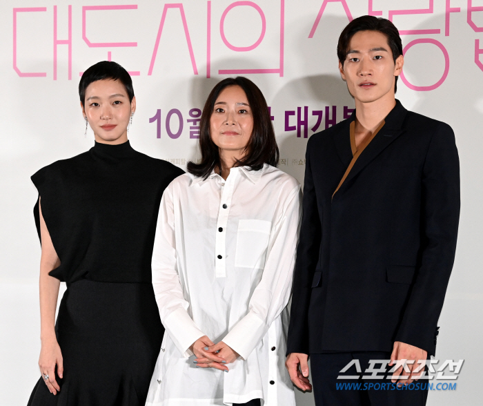 'I'm desperate for happiness'How to love a big city' Kim Go-eun and Roh Sang-hyun's free-spirited romance (Roundup)