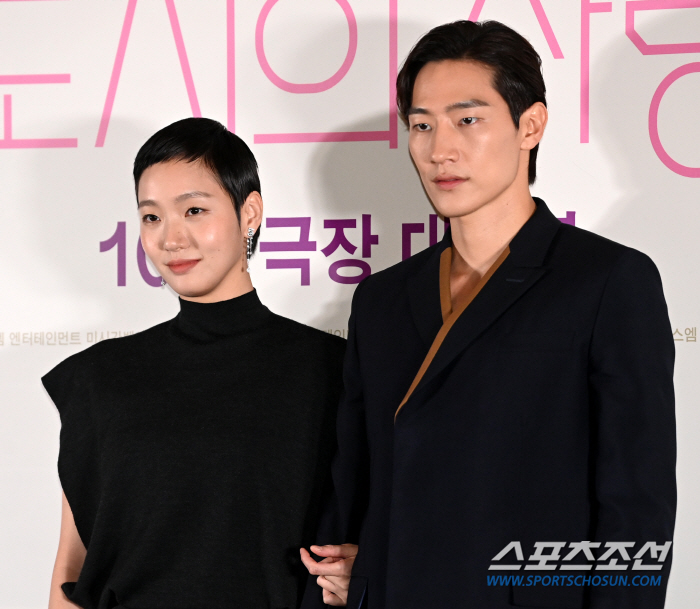'I'm desperate for happiness'How to love a big city' Kim Go-eun and Roh Sang-hyun's free-spirited romance (Roundup)