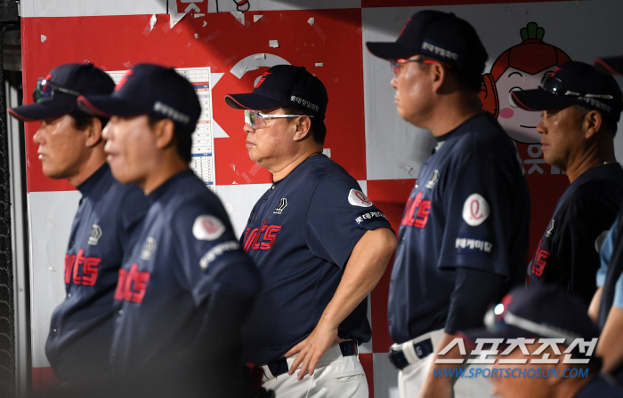 '7 → 10 → 7 → 8 → 7 → 7 → 7 → failed again this year' The master also failed to save. Lotte failed in fall baseball for the seventh consecutive year. KT's 5th place is in sight 