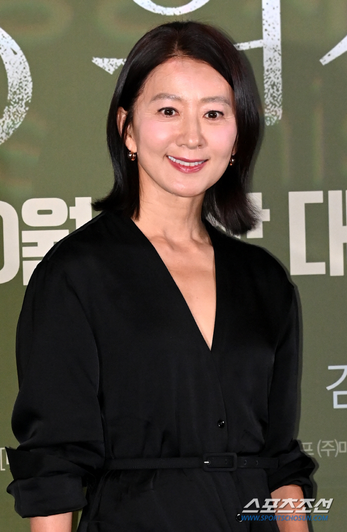  Kim Heeae, full of elegance