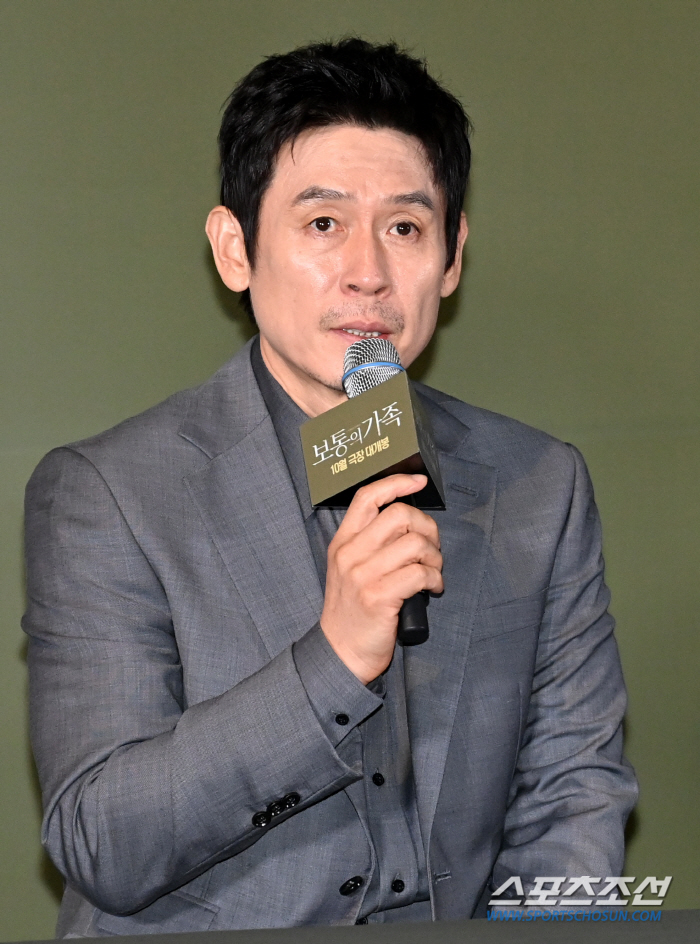 'I can relate because I'm a parent''Ordinary Family'Seol Kyung-gu, Jang Dong-gun, and Unyielding Acting Power Show (Roundup)