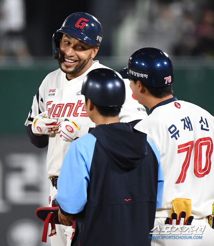 'Reyes 200 hits → Kim Do-young's 40th home run challenge? I won't avoid it' Lonely head coach's last concern