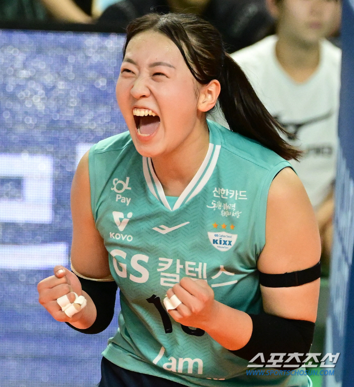 '60 → 77 → 117 → 1112 → 1513' Such a great match in the opening game... 'Kang So-hwi Daejeon' GS Caltex laughed. Thirty-nine-point Silva and 18 blocks. I'm not weak. 