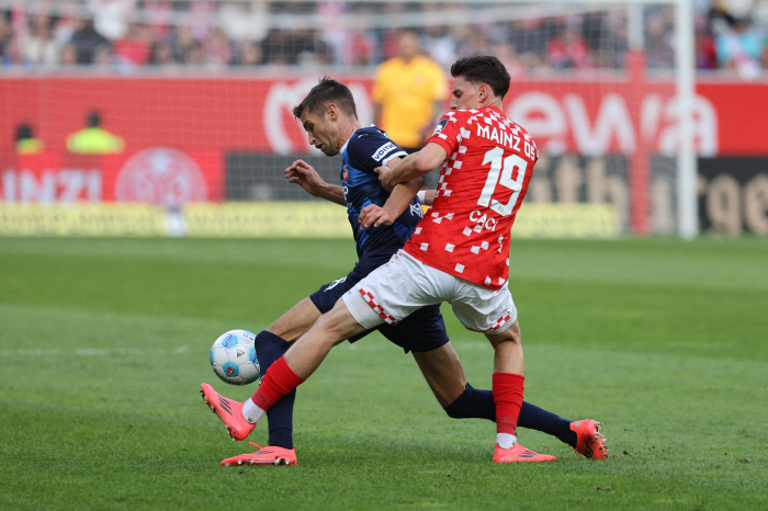  Lee Jae-sung 75 mins - Hong Hyun-seok 32 mins lost to Heidenheim 0-2 at Mainz home