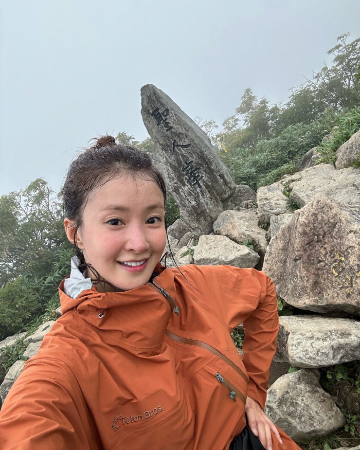 Is it a sin to go to Dokdo..Lee Si-young, Japanese netizens' malicious comment terrorist attack 'Honorrity' 