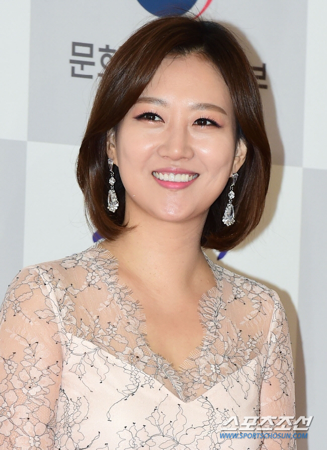 Jang Yoon-jung, this time, the lip sync controversy..Even filed a complaint about the performance 