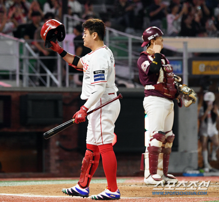 Choo Shinsoo's last at-bat made by Choi Jeong...'It was touching. It was cool. It's just that I...'