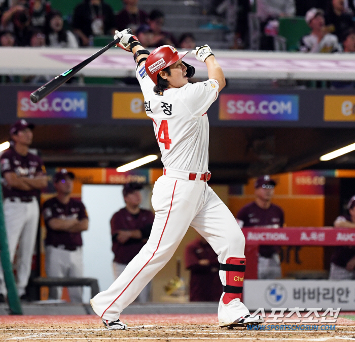 Choo Shinsoo's last at-bat made by Choi Jeong...'It was touching. It was cool. It's just that I...'