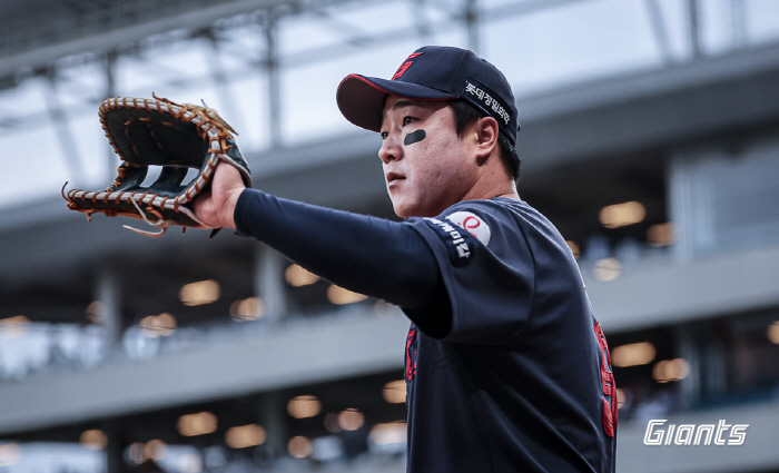 It finally popped! Reyes conquered 202 hits beyond Seo Geon-chang'Wilkerson 12 wins Ko Seung-min's net shot'Lotte catches NC and Yoo Jong-mi