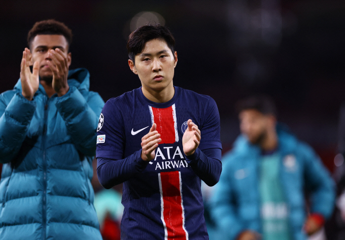 Was the wall high in UCL? 'It's too bad' Lee Kang-in played full-time no-turn mid-range shots → blocked by an iron wall defense...PSG lose 0-2 to Arsenal