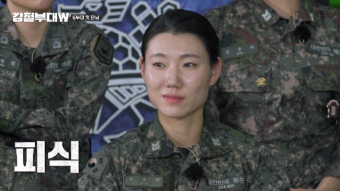  'You're all pretty'Female soldier version 'Steel Unit W', burst from the first show (Roundup)