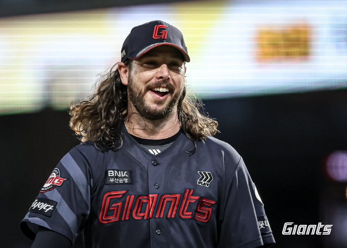 '196 ⅔ innings + 2nd place in WAR' is just a number → Best pitcher of the year? Will we be able to see each other next year? 