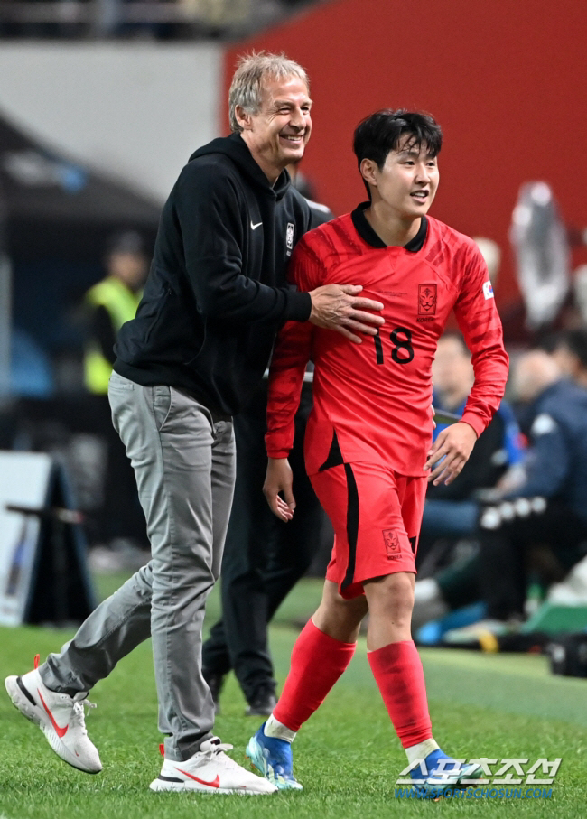 Do I have any hard feelings left? Klinsmann shouted 'America' without hesitation in the balance game of 'Korea vs. the United States'