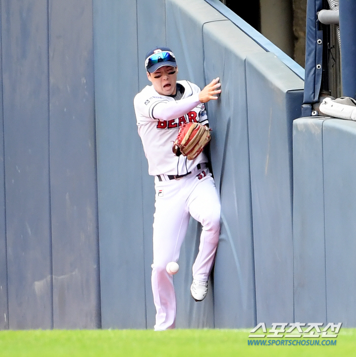 He was losing, but the steal king was out. Fence crash during defense 'Icing'→ Lee Yoo-chan put in