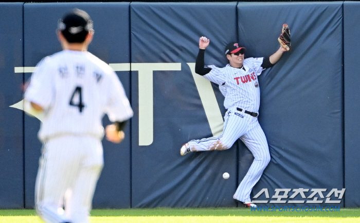 'Moon Sang-cheol and Ko Young-pyo's card hit again'Lee Kang-cheol Magic' has a 100% winning rate. Hernandez won 3-2 against LG in 2 innings