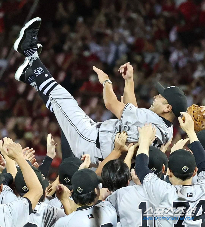 Scary novice managers who quenched their thirst for victory and the Korea-Japan professional league were all top of their teams in the first year, up to a new record of 91 wins and the most wins 