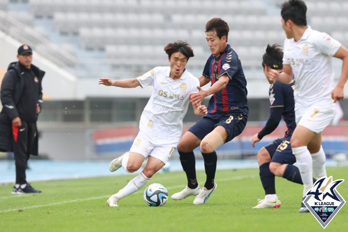 Kim Ki-dong explained why Kim Jin-ya was selected as a starter 'He was good at his role during practice'