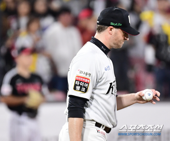 It's the same as last year's KS...Suwon, Austin hit Benjamin with a three-run again in Game 3 