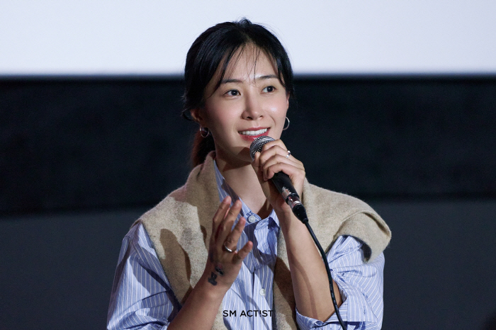 Kwon Yu-ri lit up the 29th BIFF. Red carpet → GV. Outdoor talk 'Special presence'