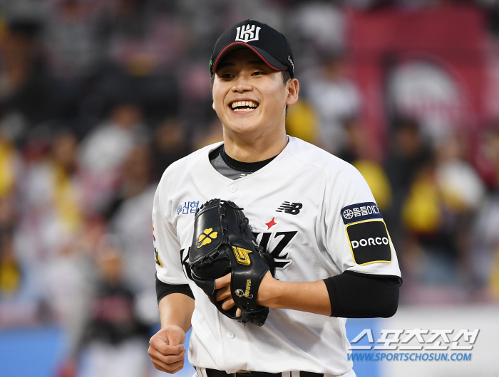 '0% Miracle'Oh Ji-hwan-Shin Min-jae's absurd collision' Park Young-hyun 10-out perfect Shim Woo-jun's walk-off hit in the bottom of the 11th inning KT's 6-5 come-from-behind victory. a life on the edge of a cliff. Game 5 will be decided.
