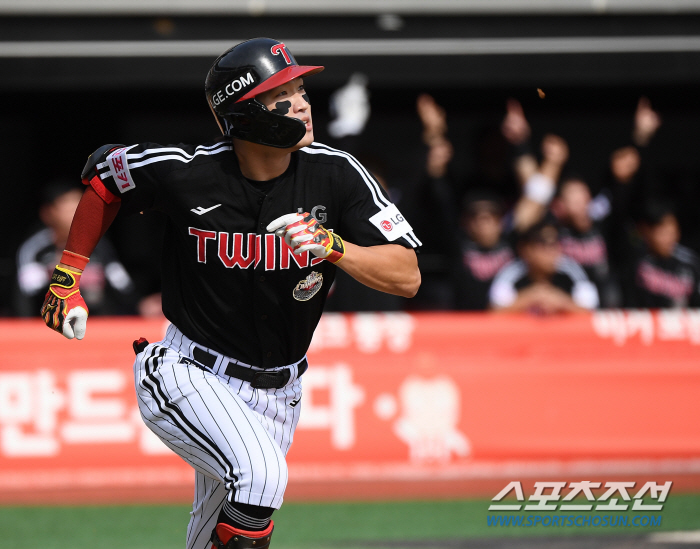 '0% Miracle'Oh Ji-hwan-Shin Min-jae's absurd collision' Park Young-hyun 10-out perfect Shim Woo-jun's walk-off hit in the bottom of the 11th inning KT's 6-5 come-from-behind victory. a life on the edge of a cliff. Game 5 will be decided.