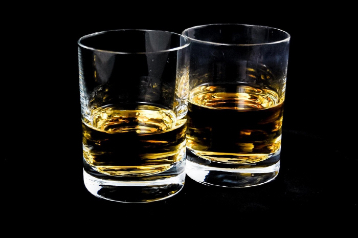 Five-star hotel bartenders provide liquid detergent instead of alcohol