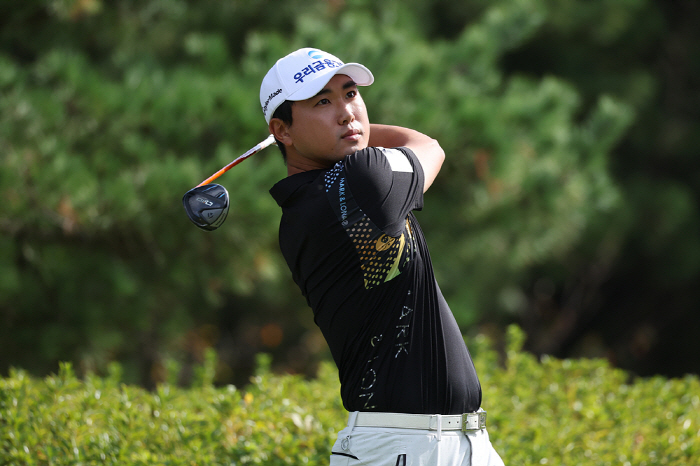 Hangzhou Kim Woo-young, Baeksong Holdings-Asiad CC Busan Open Day 1 with 2 wins of 6 under-par KPGA 'Jeong Jo-joon'