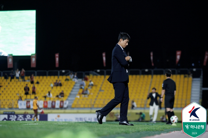 It's not a player, it's not a budget...All director Lee Jung-hyo wants is 'Good grass'