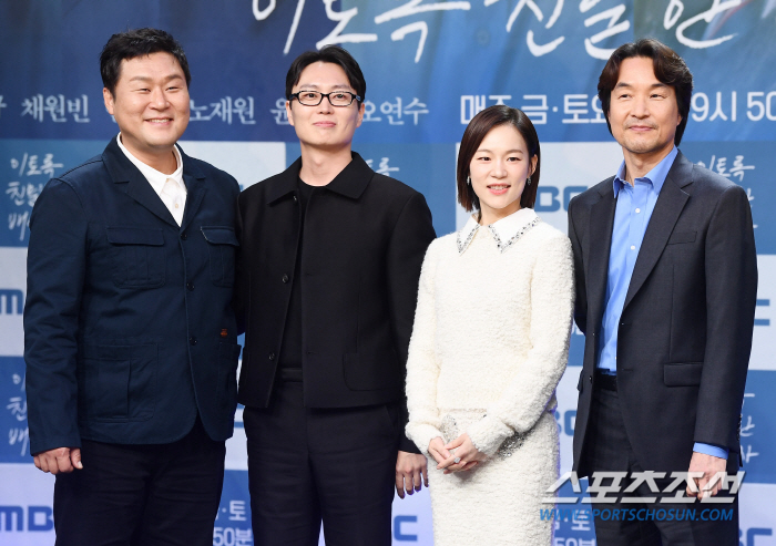  The actors in 'You're such an intimate traitor'