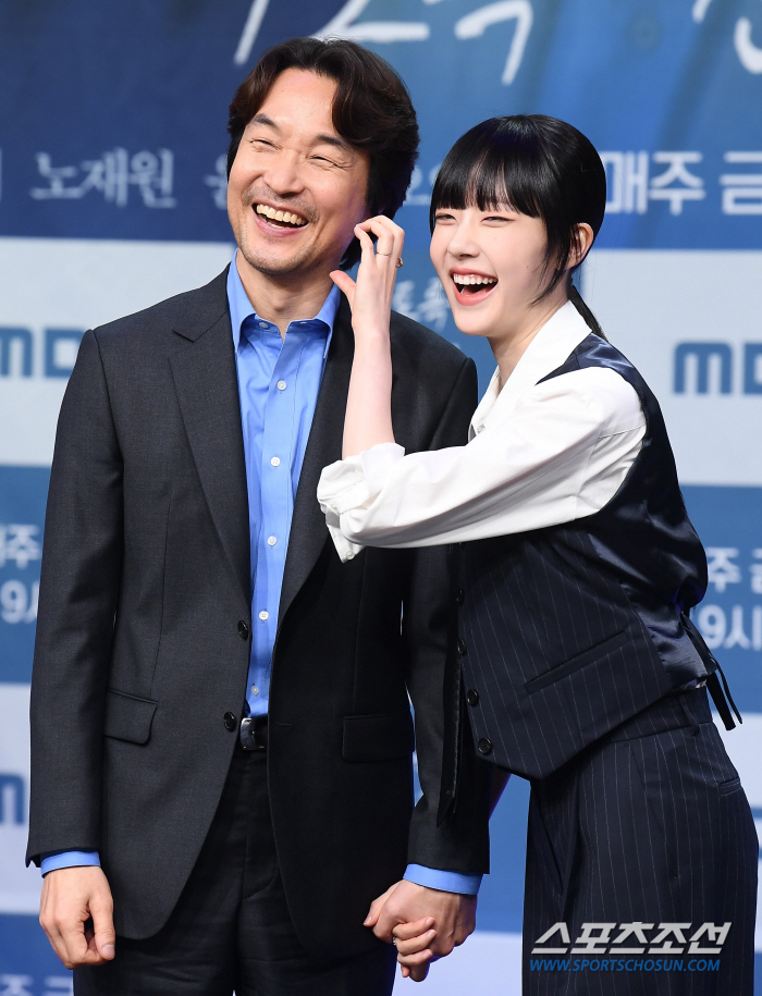  Han Suk Kyu and Chae Won Bin, dad and daughter
