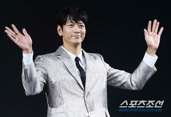 Kang Dong-won is full of expectations for his first Novi role