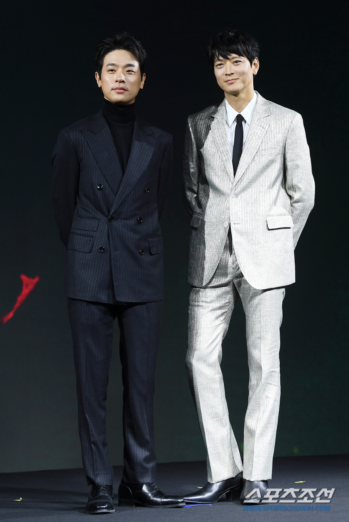  Kang Dong-won - Park Jung-min, the military officer and the righteous army in 'War'