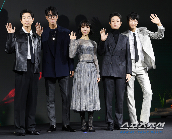  'War' production presentation, line-up that makes your heart flutter just by looking at it