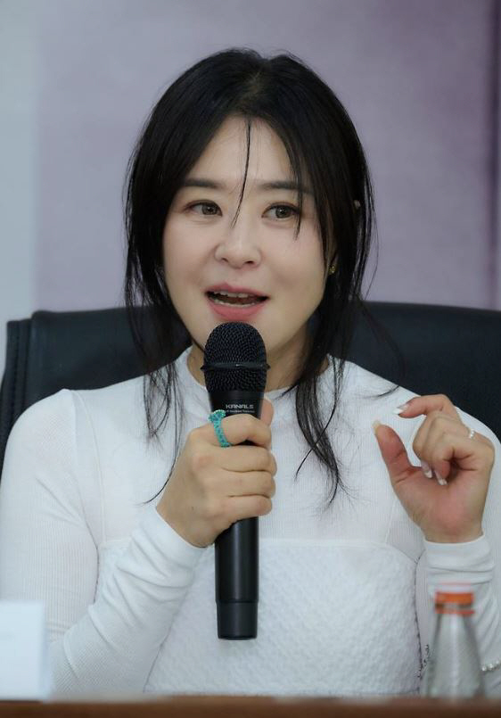 'I'm back from my 3-year hiatus'Choi Kang-hee, the first MC challenge with 'The Movie Is Good' (Roundup)