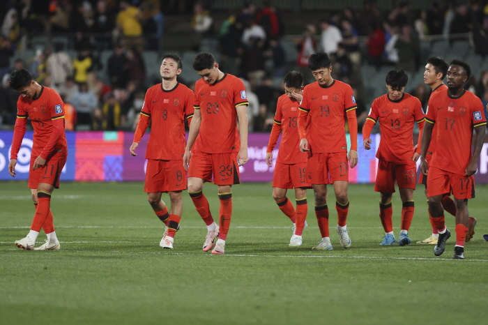 There was no reversal. The Great Wall was defeated by Australia 1-3...The lowest of all three defeats 'Crisis of extortion'