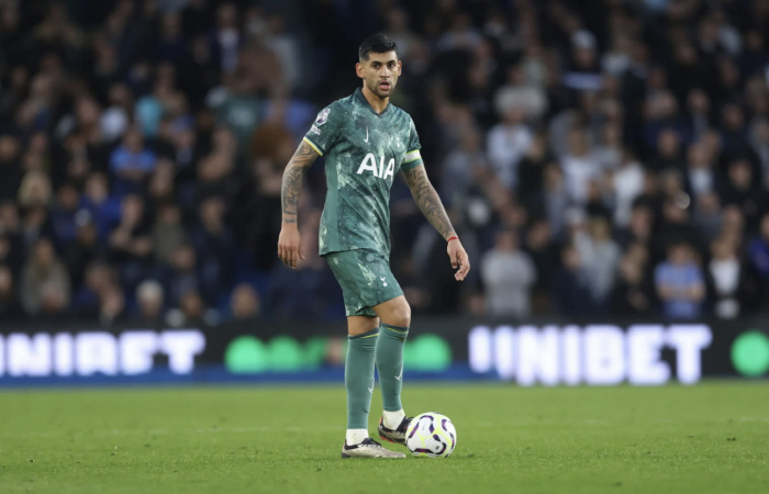 'What are you talking about like a buyout?' Rumor of a transfer to Tottenham Romero was wrong. Reporter Romano's Fact Check