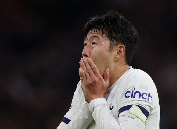 '415 games 164 goals' 'Legendary treatment? The biggest crisis of all time! Son Heung-min, the result of giving up 160 billion won is only 'One-year extension option'