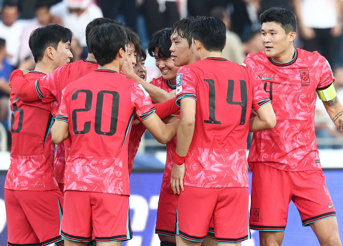 -'Hong Myungbo did it!'' South Korea, Lee Jae-sung and Oh Hyun-kyu scored consecutive goals 'Beamana' Jordan 2-0 down to avenge the devastation → Group leader 'Double slope'