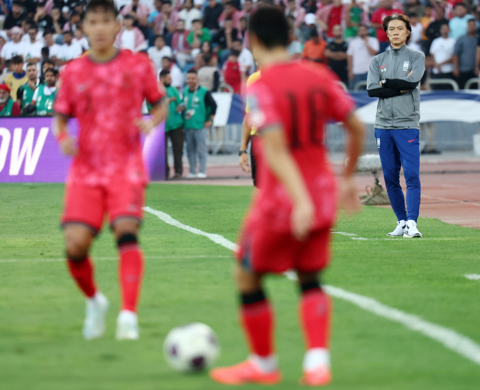 -'Hong Myungbo did it!'' South Korea, Lee Jae-sung and Oh Hyun-kyu scored consecutive goals 'Beamana' Jordan 2-0 down to avenge the devastation → Group leader 'Double slope'