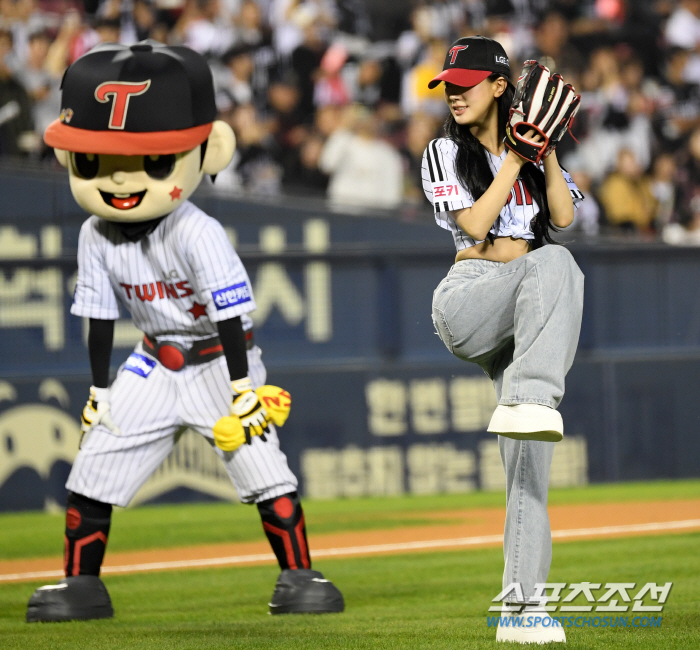  (G)I-DLE MIYEON 's nervous first pitch '