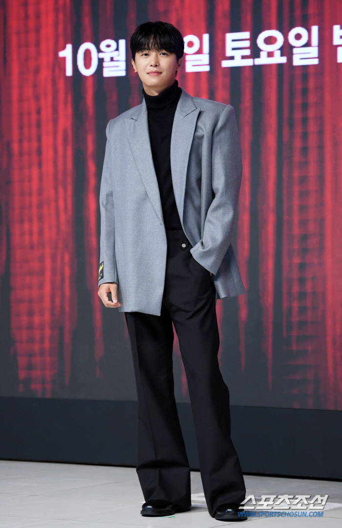  Yeon Woo-jin 'Visual that only ripped out