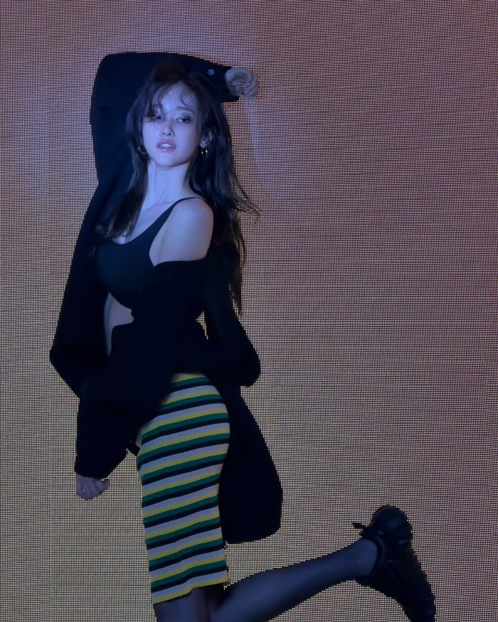 Chun Jong-seo ends allegations of costumes emphasizing the hip line..Showing off the S line