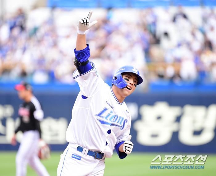 'Is it true that he scored three home runs, 14 hits, and 10 points on the first day after taking a two-week break.' Let's go to KS even if it's Eldorado.' Samsung and LG won 10-4 with nine pitchers devastated. KS odds 75.8%