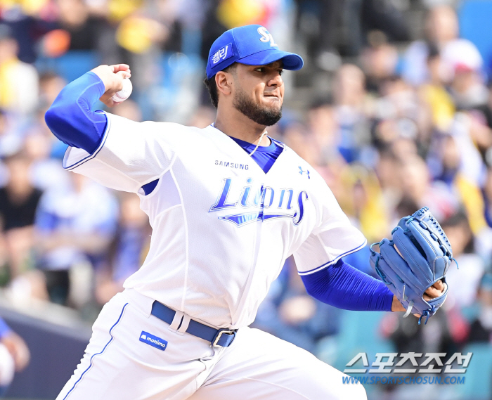 'Is it true that he scored three home runs, 14 hits, and 10 points on the first day after taking a two-week break.' Let's go to KS even if it's Eldorado.' Samsung and LG won 10-4 with nine pitchers devastated. KS odds 75.8%